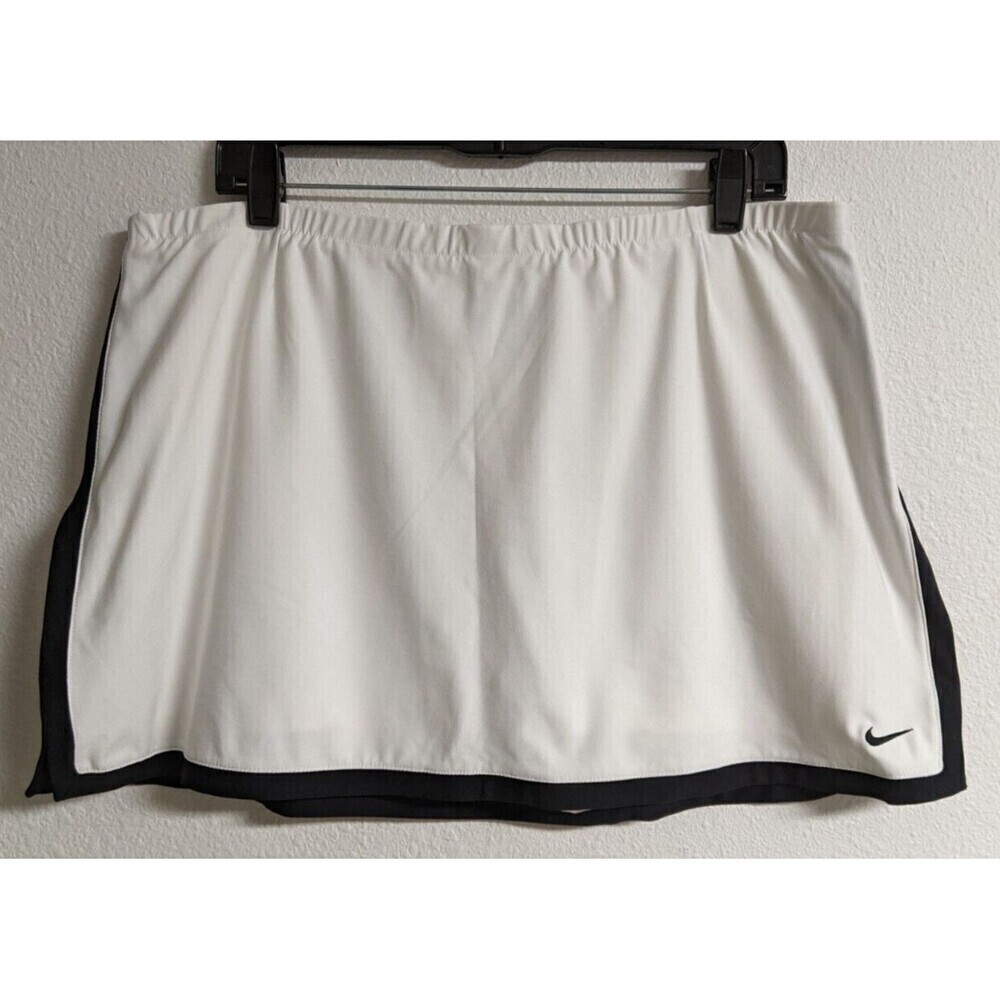 Women's Nike Dri Fit Tennis Skort in White with Black Trim Size Extra Large